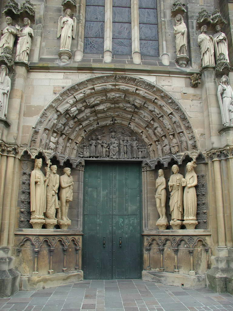 Eingang-Liebfrauenkirche-Trier.JPG