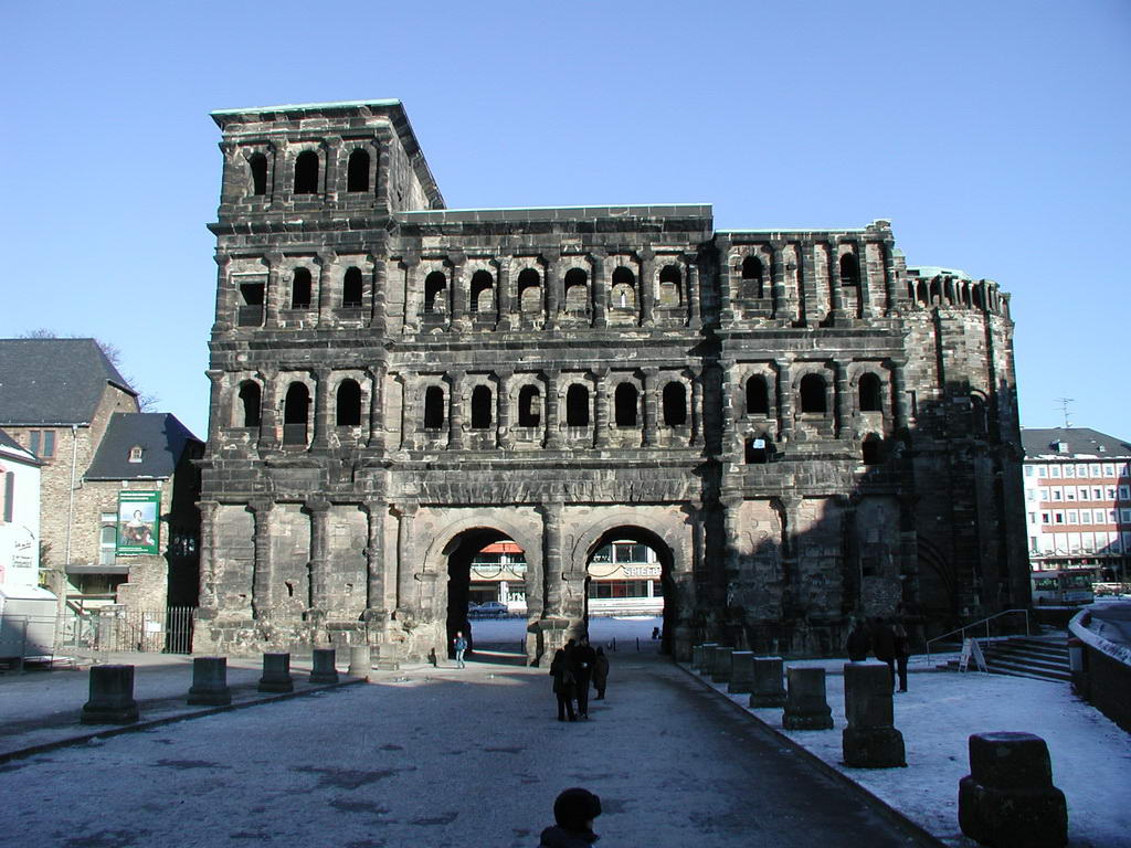 Porta-Nigra-Wahrzeichen-von-Trier.jpg